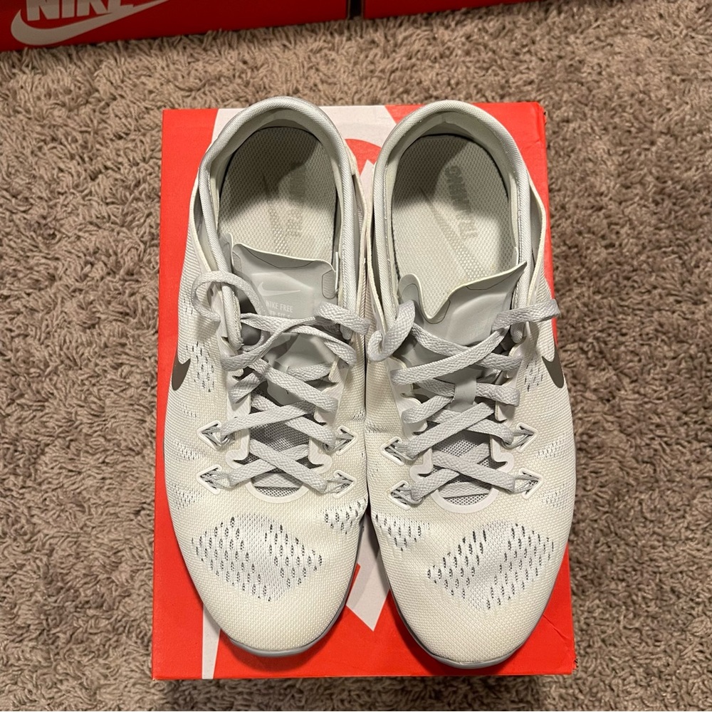 EUC Nike Free 5.0 TR Fit 5 Women’s White/Metallic Training Shoe - Picture 12 of 16